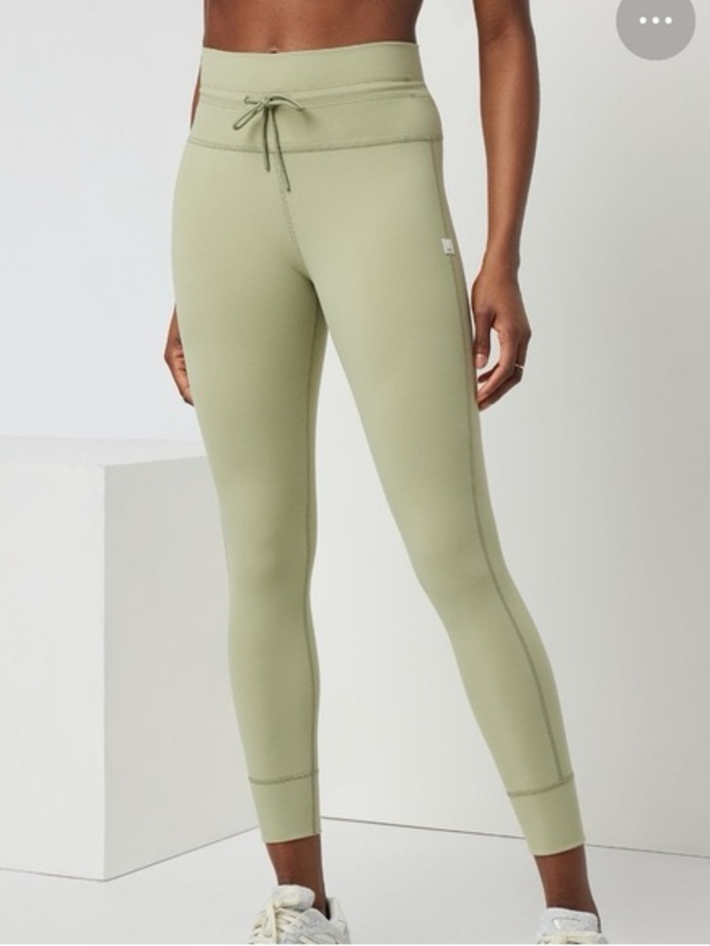 Vuori Daily Legging in Sprout